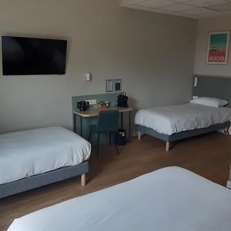 Kyriad - Ester Hotel 3*